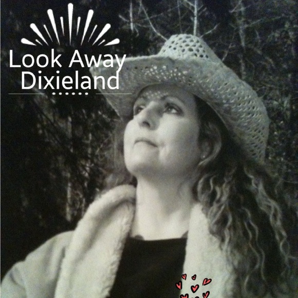 Meet your Posher, Alisia - Picture 1 of 6